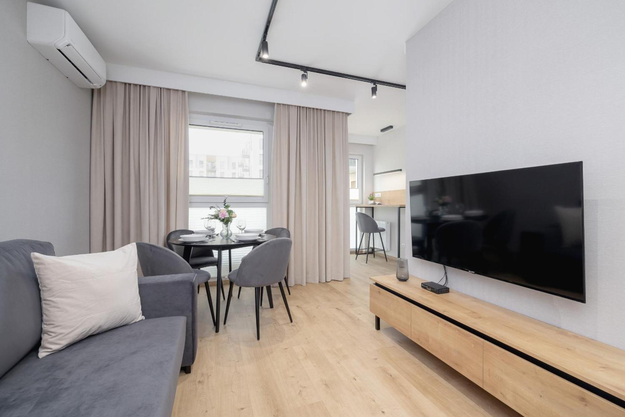 Bright Apartment In Krakow With Garden, Air Conditioning, Parking And Desk By Renters Prestige Esterno foto