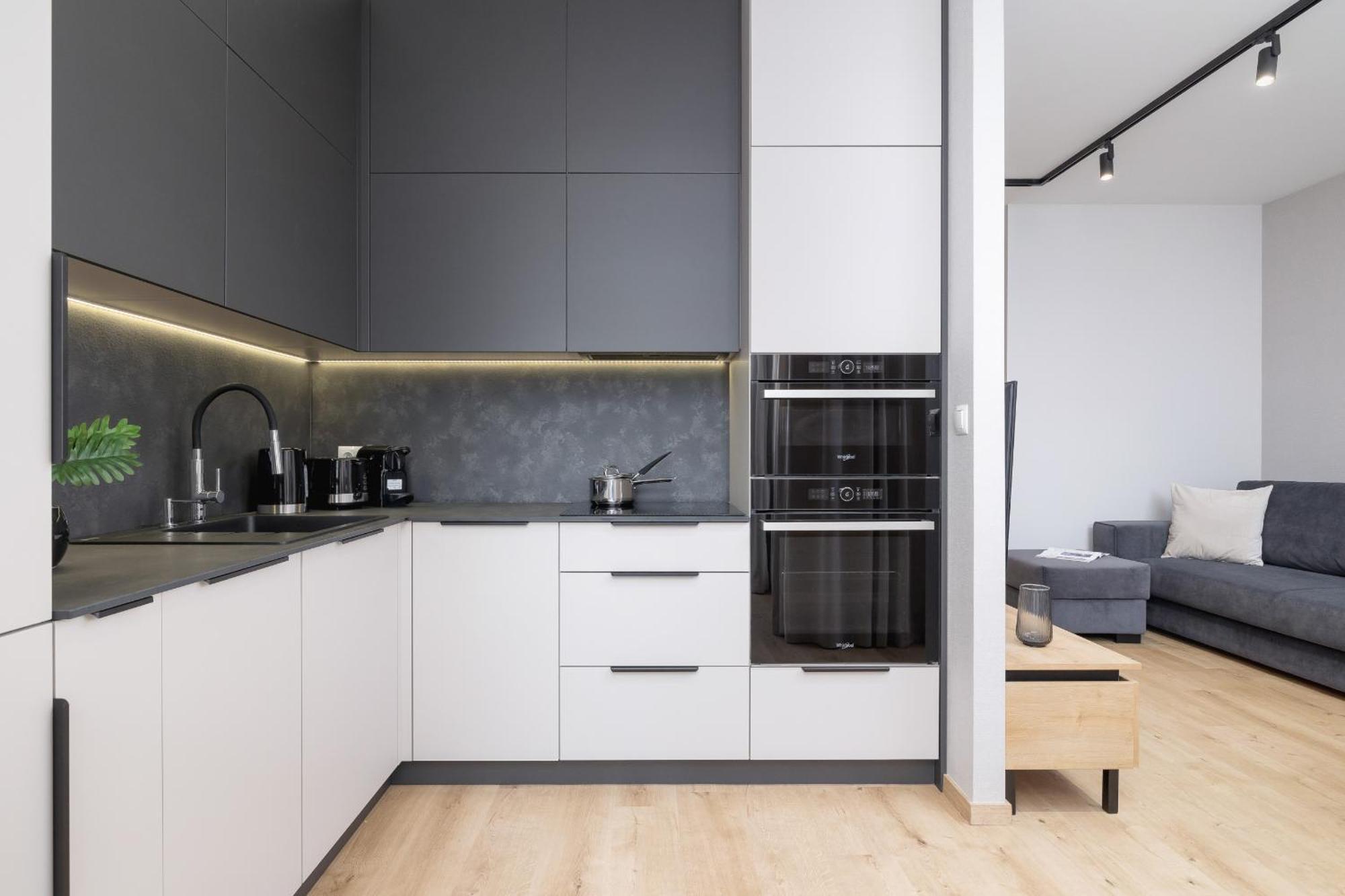 Bright Apartment In Krakow With Garden, Air Conditioning, Parking And Desk By Renters Prestige Esterno foto