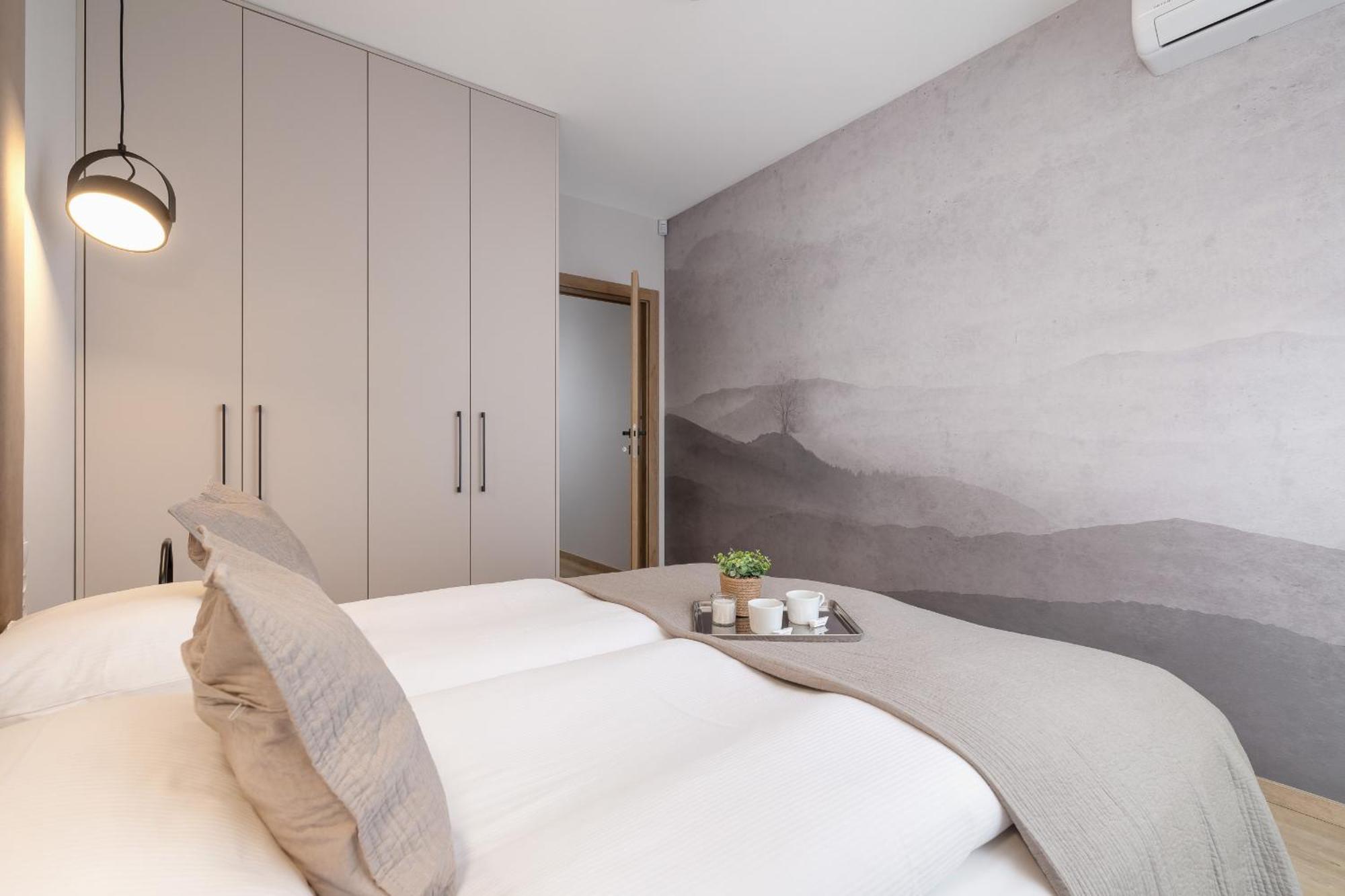 Bright Apartment In Krakow With Garden, Air Conditioning, Parking And Desk By Renters Prestige Esterno foto