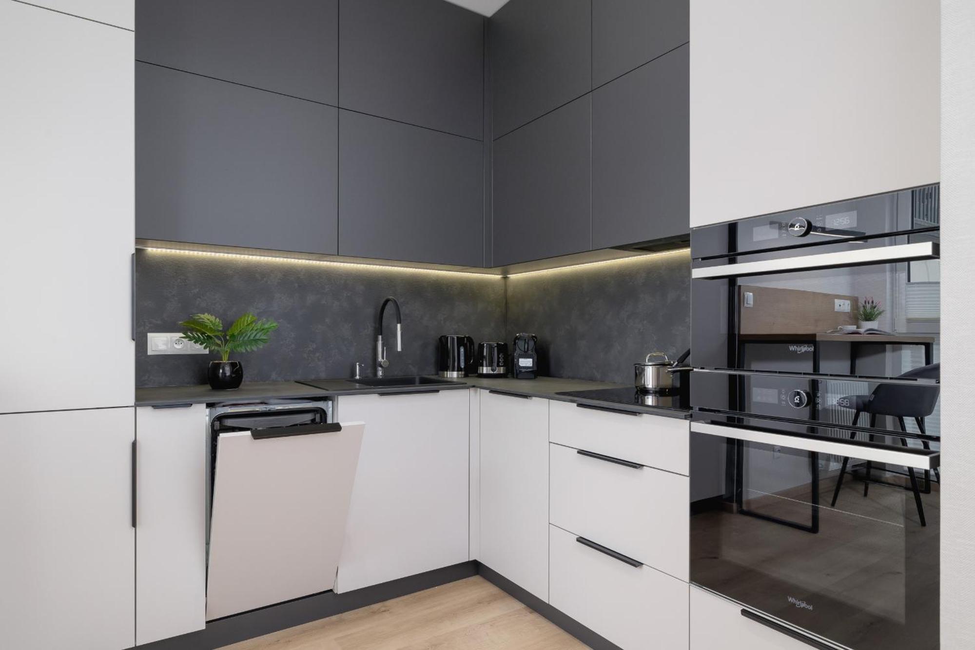 Bright Apartment In Krakow With Garden, Air Conditioning, Parking And Desk By Renters Prestige Esterno foto