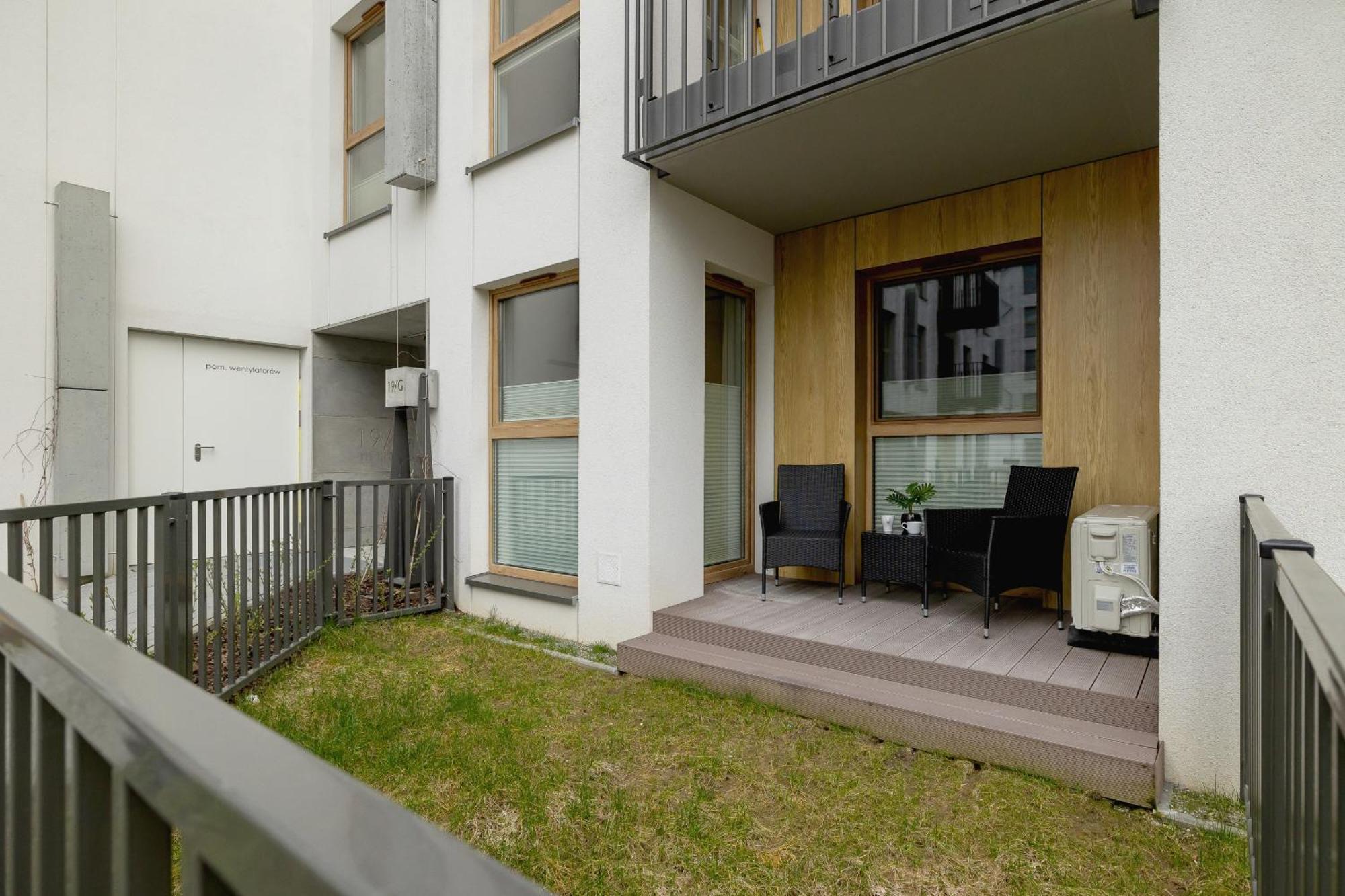 Bright Apartment In Krakow With Garden, Air Conditioning, Parking And Desk By Renters Prestige Esterno foto