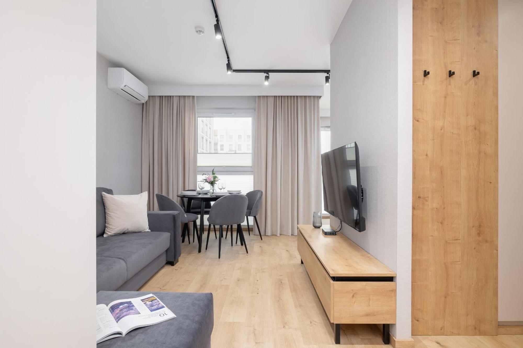 Bright Apartment In Krakow With Garden, Air Conditioning, Parking And Desk By Renters Prestige Esterno foto