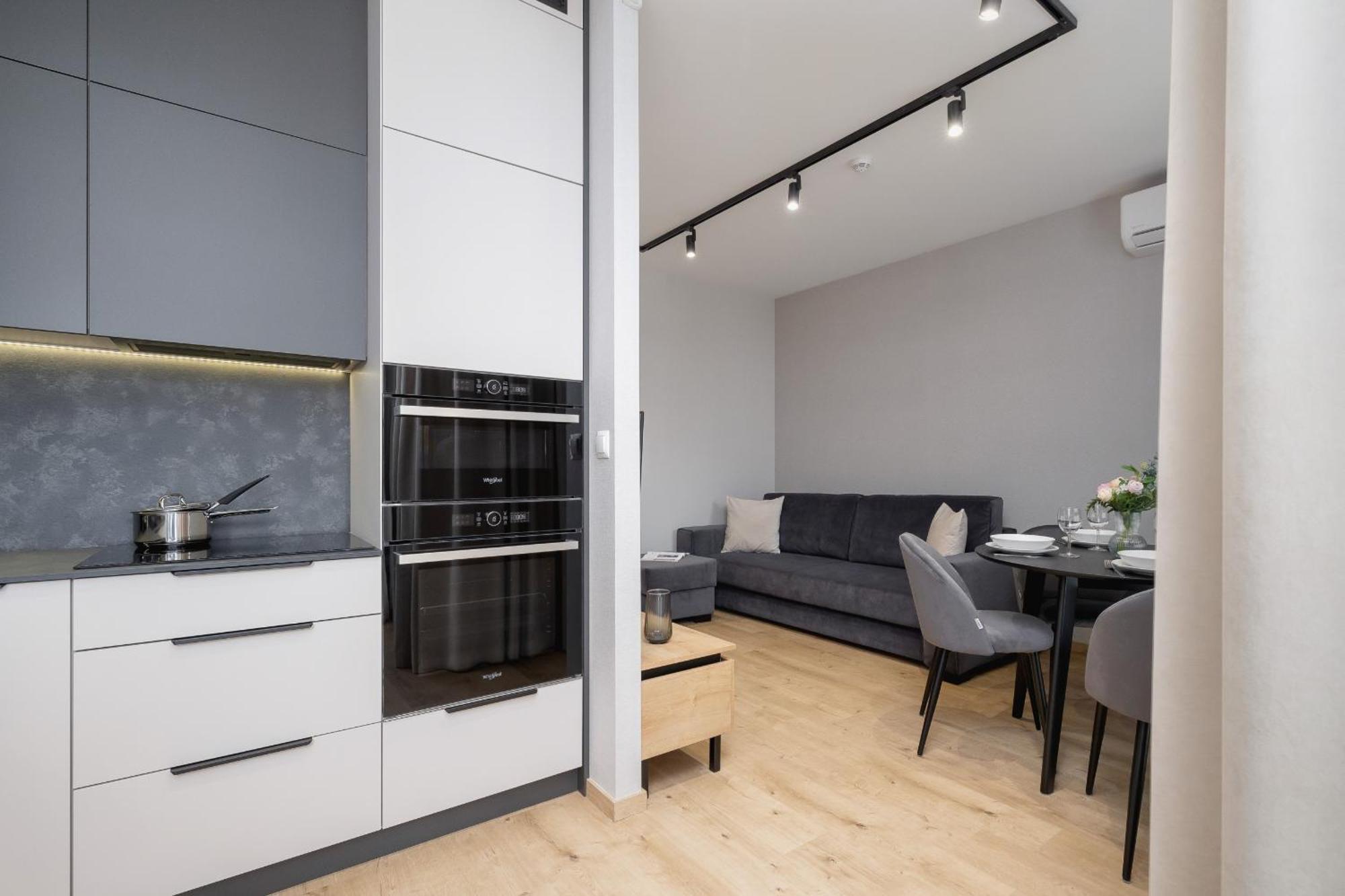 Bright Apartment In Krakow With Garden, Air Conditioning, Parking And Desk By Renters Prestige Esterno foto