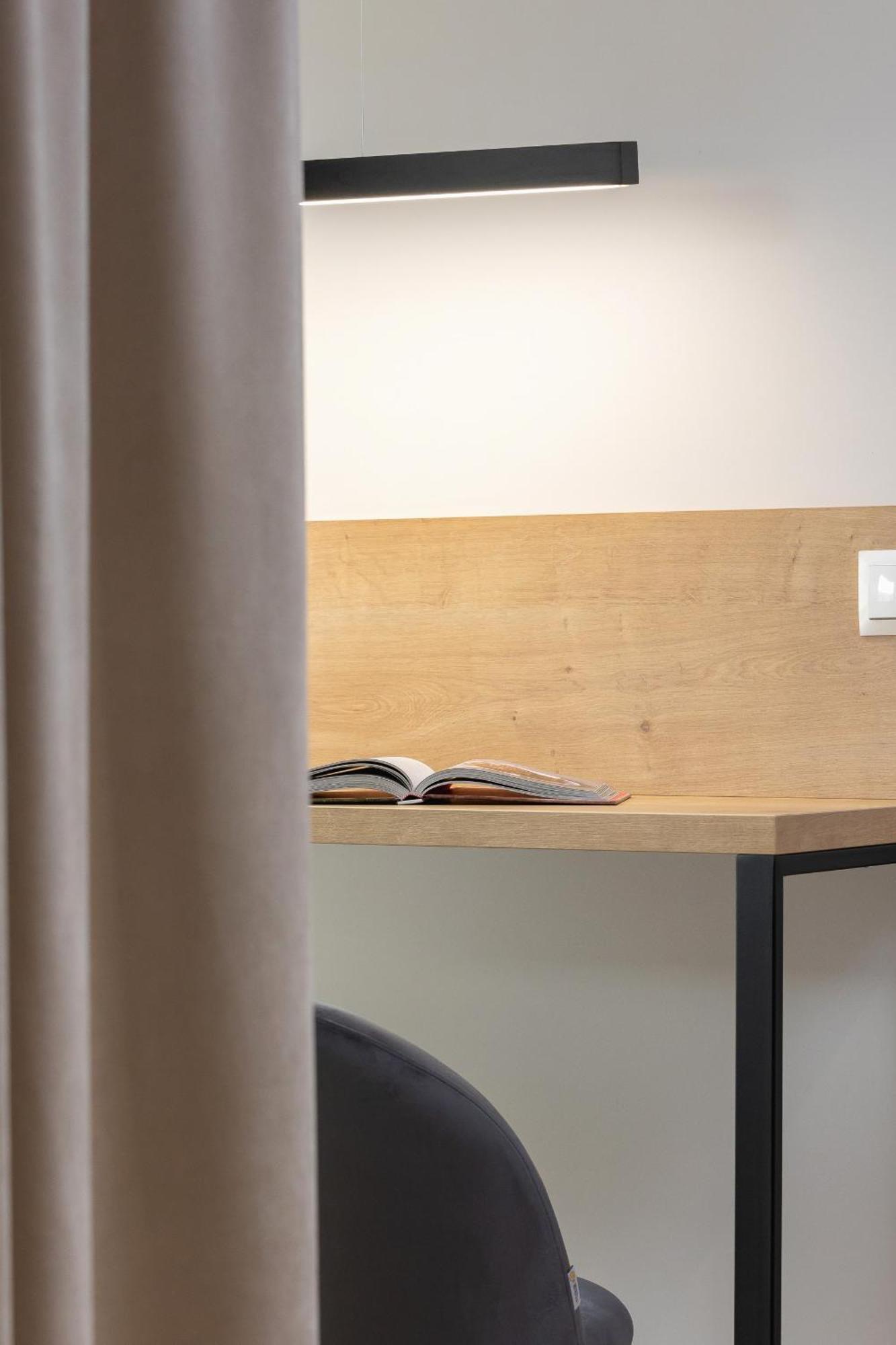 Bright Apartment In Krakow With Garden, Air Conditioning, Parking And Desk By Renters Prestige Esterno foto
