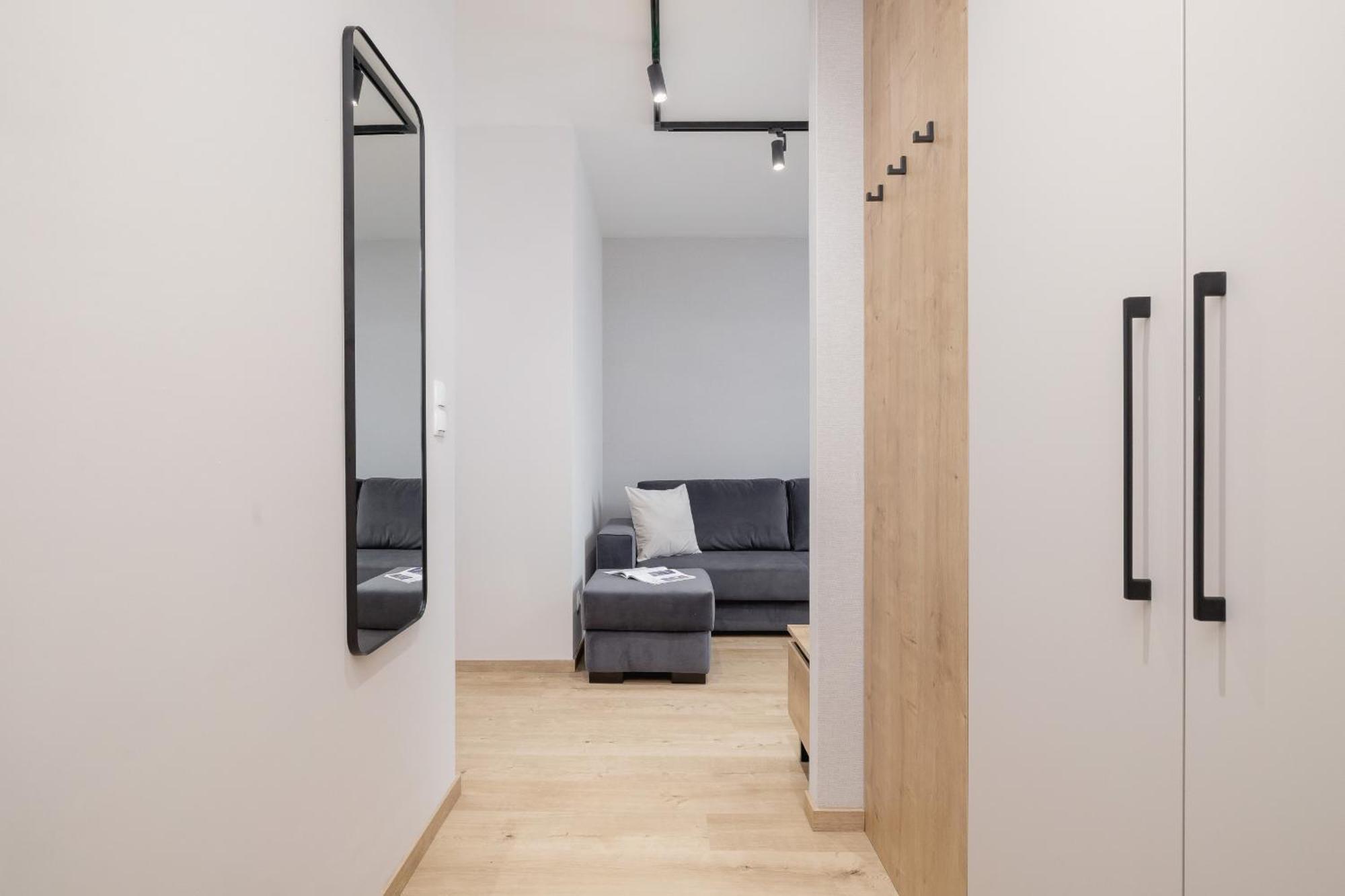 Bright Apartment In Krakow With Garden, Air Conditioning, Parking And Desk By Renters Prestige Esterno foto