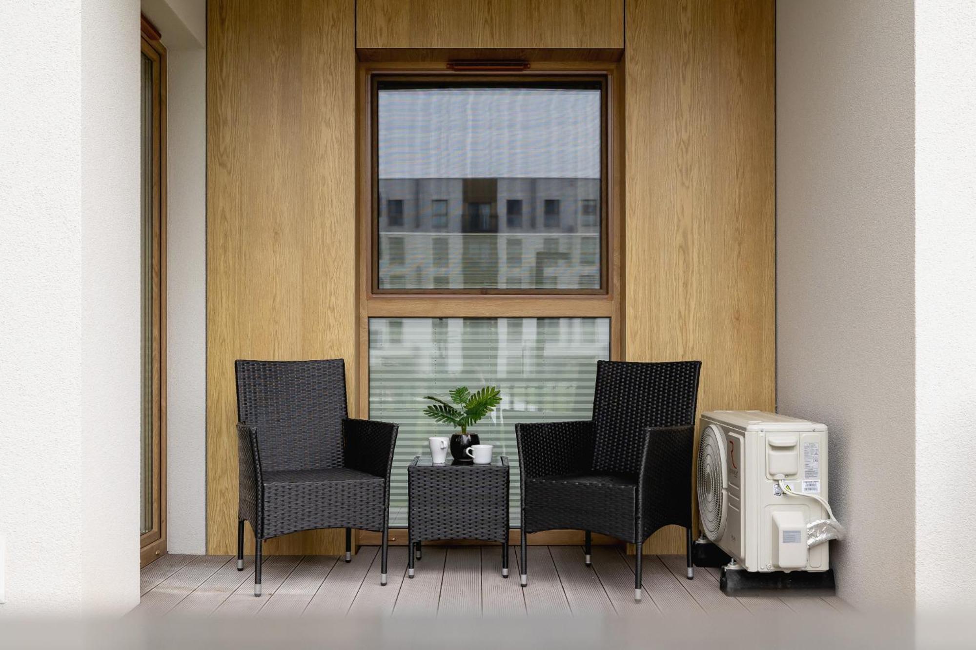 Bright Apartment In Krakow With Garden, Air Conditioning, Parking And Desk By Renters Prestige Esterno foto