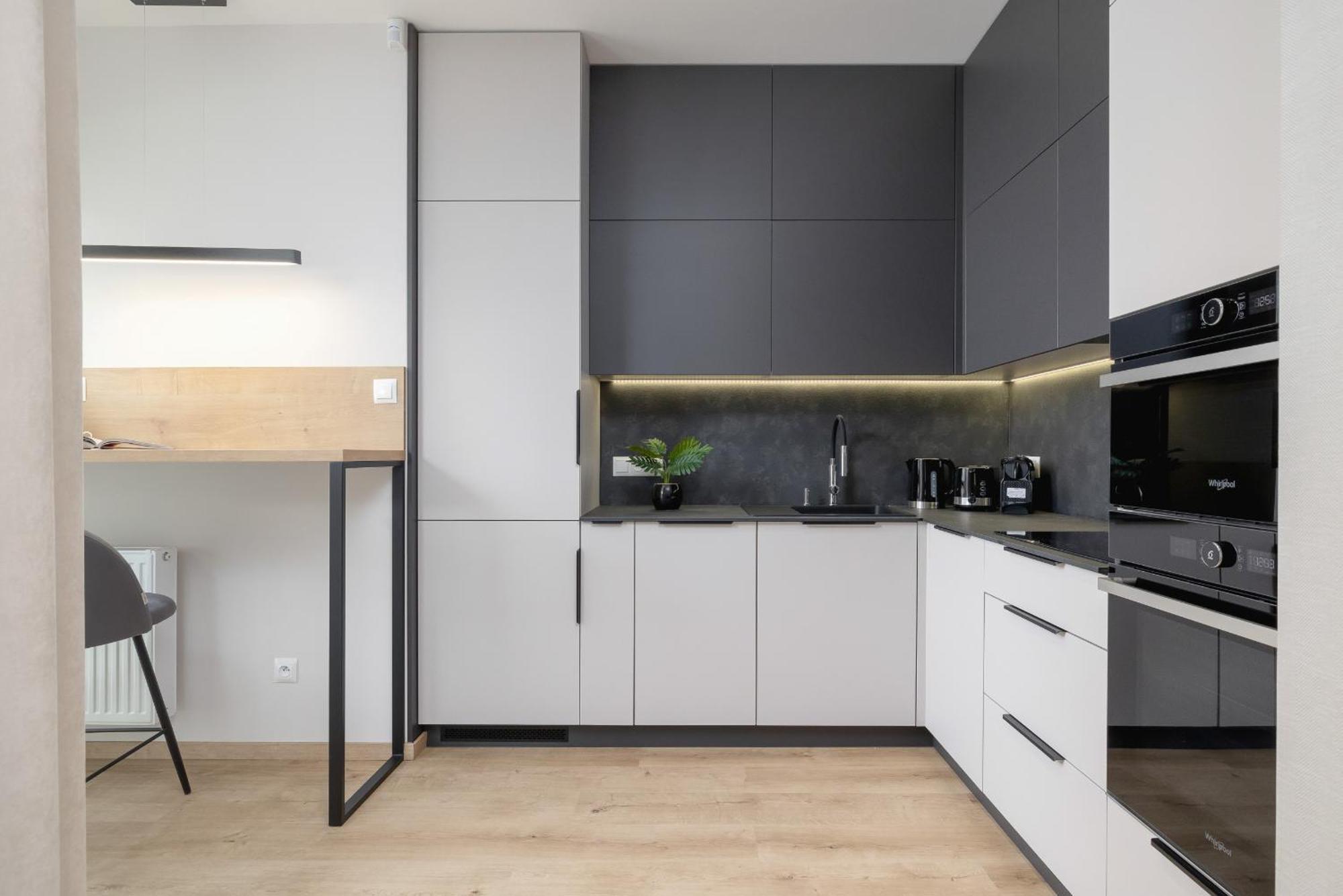 Bright Apartment In Krakow With Garden, Air Conditioning, Parking And Desk By Renters Prestige Esterno foto