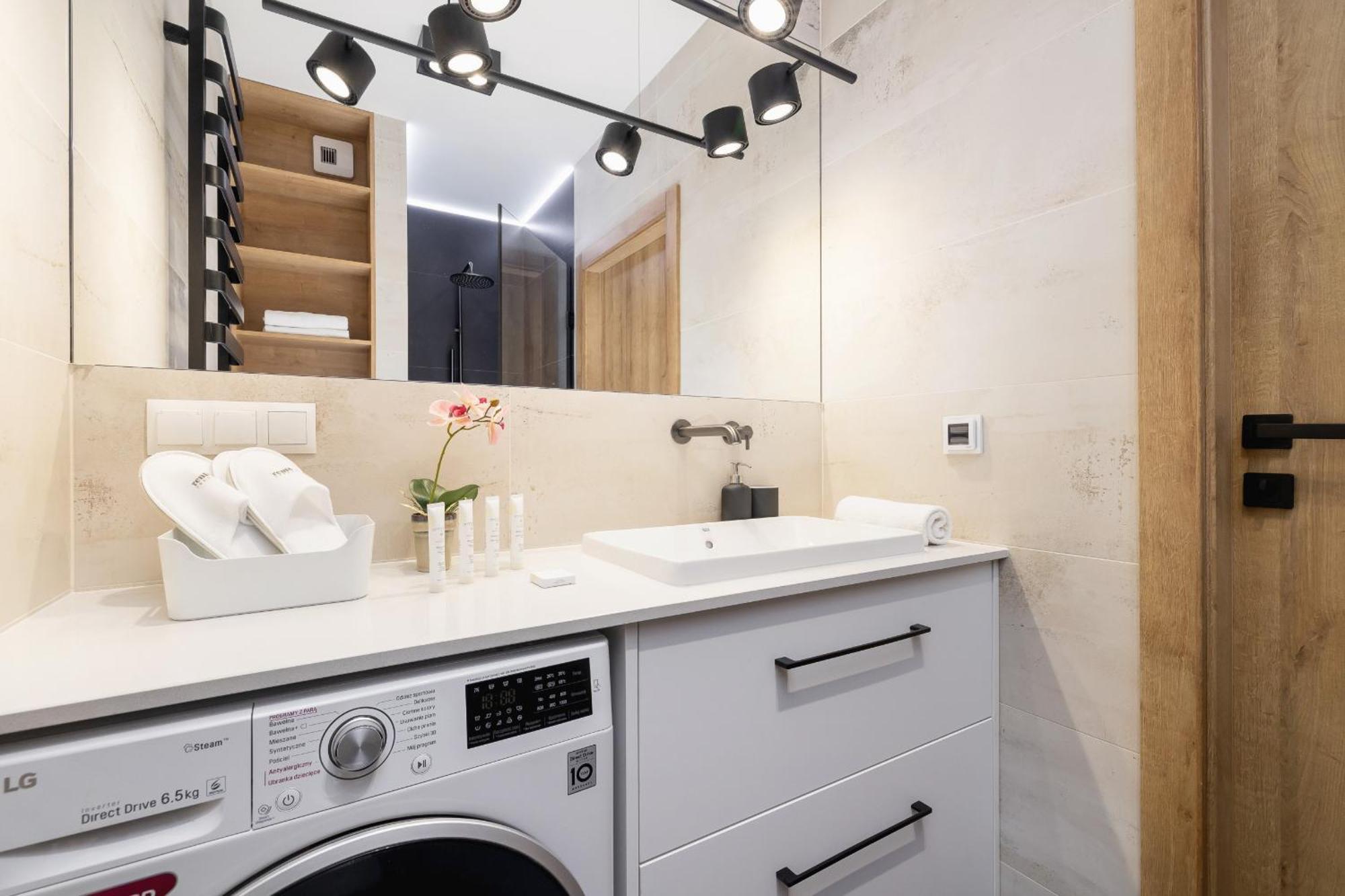 Bright Apartment In Krakow With Garden, Air Conditioning, Parking And Desk By Renters Prestige Esterno foto