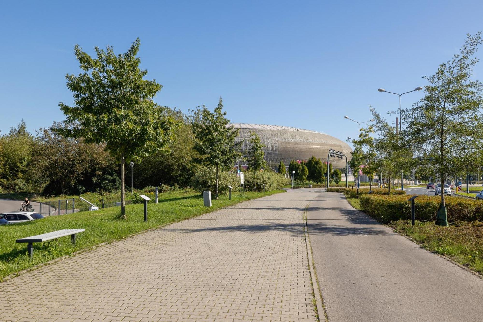 Bright Apartment In Krakow With Garden, Air Conditioning, Parking And Desk By Renters Prestige Esterno foto