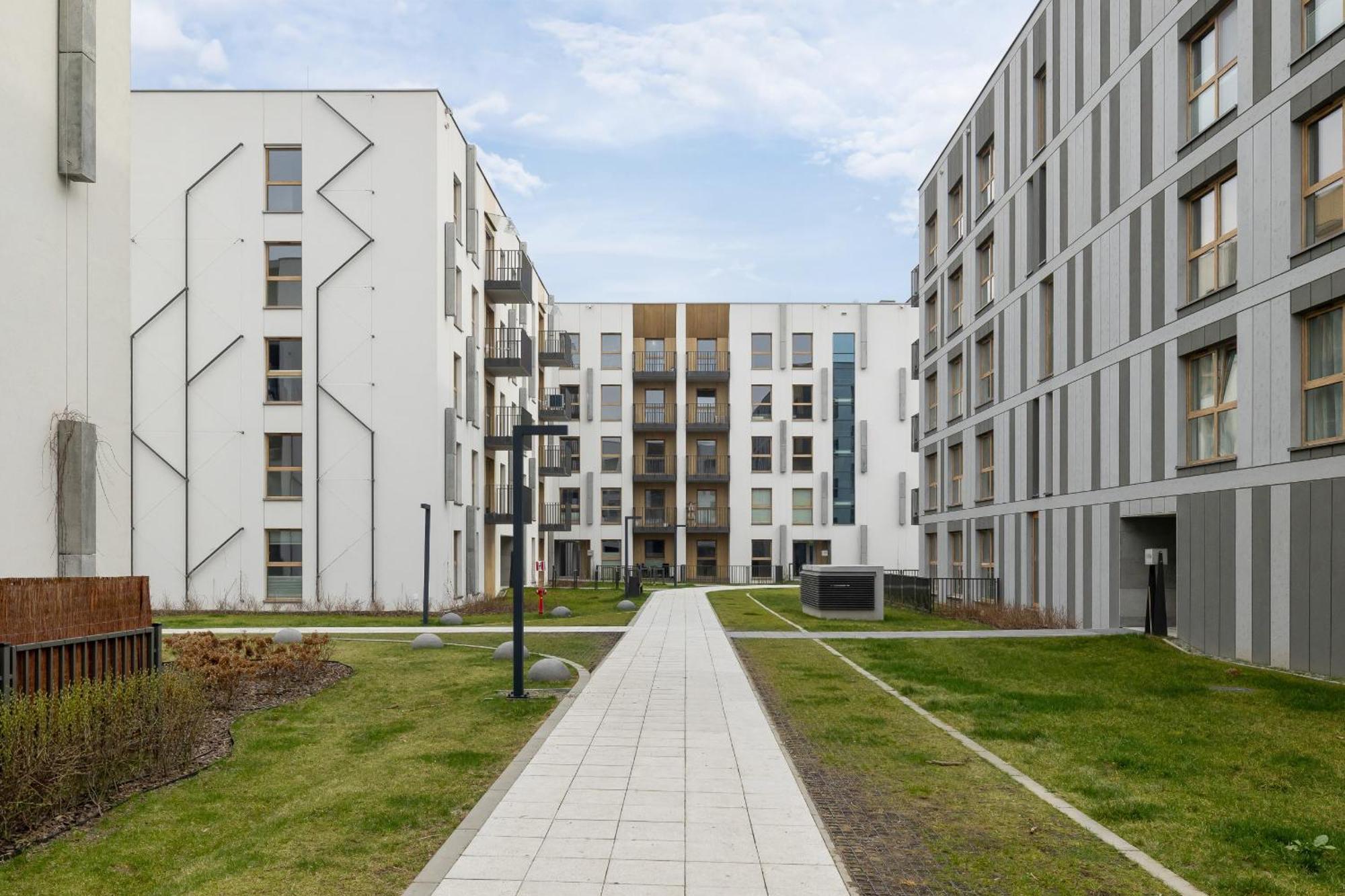 Bright Apartment In Krakow With Garden, Air Conditioning, Parking And Desk By Renters Prestige Esterno foto